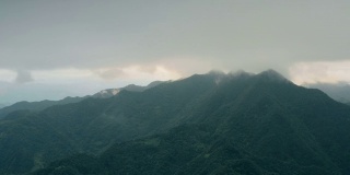 中国陕西秦岭山景鸟瞰图。
