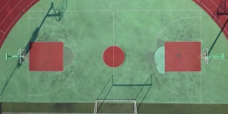 篮球场跑道和球场球门的无人机鸟瞰图