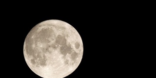4K -满月穿过夜空