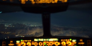 夜间飞越香港岛(驾驶舱POV)