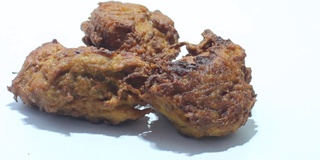 Pakora或pakoda，传统和受欢迎的印度素食小吃