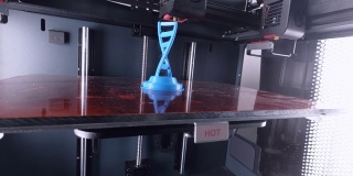 建立塑料双螺旋模型的3D打印机