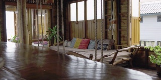 泰式柚木屋内部厨房岛和躺椅