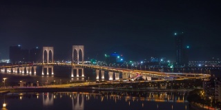夜晚照亮澳门城市景观交通大桥屋顶全景4k时间推移中国