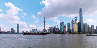 美丽的上海外滩景观与蓝天白云的背景在下午，4k视频，时间流逝视频。