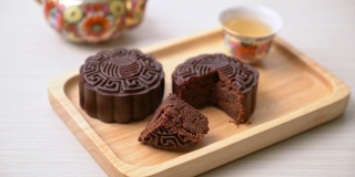 中国月饼黑巧克力味木盘