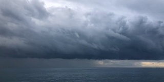 海面上的暴雨云持续时间