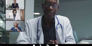 中年男医生在视频通话中传递坏消息