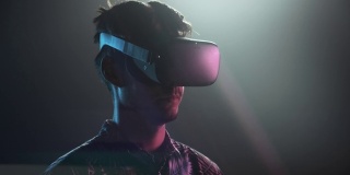 玩家在VR头盔反映