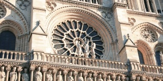 巴黎圣母院的玫瑰窗，大约2019年，火灾之前。