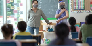 学校护士讨论冠状病毒疫苗