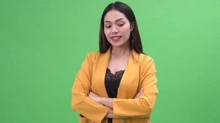 绿屏亚洲女子肖像拍摄视频素材模板下载