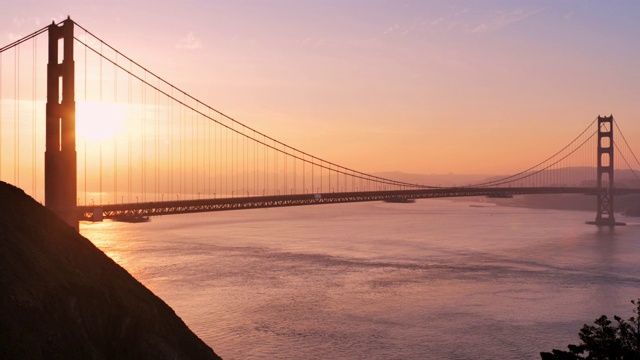 金门大桥:旧金山，加利福尼亚:日出时