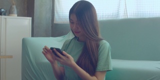 多莉小姐:亚洲女性在家里使用智能手机
