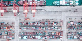 T/L PAN无人机视角与集装箱船繁忙的工业港口
