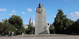 莫斯科的卡尔·马克思纪念碑，夏日。