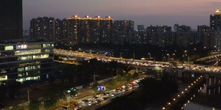 夜间城市交通鸟瞰图