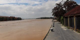 台风“莫拉”在越南会安造成严重水灾和破坏