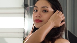 美丽的亚洲女性脸部特写时尚，慢动作。视频素材模板下载