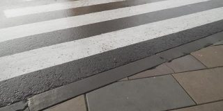 雨后人行横道
