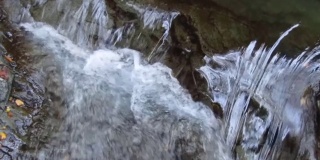日本。十月。太古大野瀑布在日光国家公园。