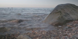 波罗的海平静。小波。