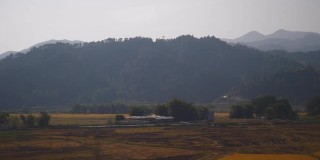 成都到广州晴天火车公路旅行通过名山乘客座位窗pov全景4k中国