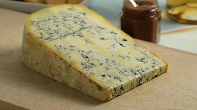 法国奶酪蓝色gex与生牛奶接近