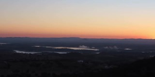 葡萄牙阿连特霍阿尔奎瓦上空的日出时间