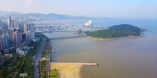 晴天珠海市著名的海滩湾歌剧院岛航拍全景4k中国