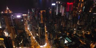 夜间灯光照亮香港市景，市中心交通街道俯视图，4k