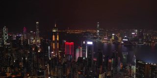 夜景照亮香港市区，航拍全景为4k