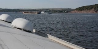 河运输。在一个阳光明媚的日子里，乘坐342E项目“流星”号河客水翼摩托艇沿着伏尔加河航行。