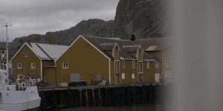 挪威水边的房子
