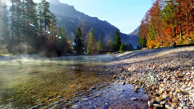 秋天，奥地利萨尔斯堡州布伦塔图尔美丽的风景和湖泊