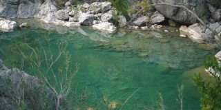 土耳其著名的奇迈拉山区的绿松石河
