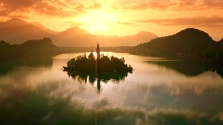 空中美景日落时分的湖岛视频素材模板下载