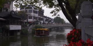 白天拍摄南京古城著名滨江湾大桥慢镜头全景4k中国