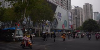 阴天南京市交通十字路口慢镜头全景4k中国