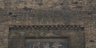 垂直，西安古城墙在雪中，中国。