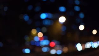 夜间交通的散焦视图视频素材模板下载