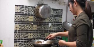 SLO MO，在家用猪肉做泰国菜