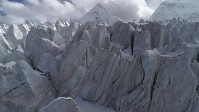 中国西藏的化石冰川