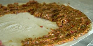 准备拉赫马昆，黎凡特的传统食物