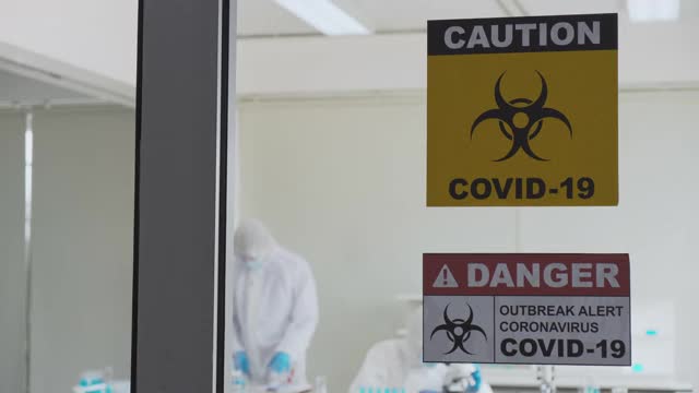 Covid-19:在实验室从事抗病毒检测标本工作的科学家