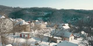 冬天下雪时的村庄