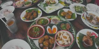 当地泰国食物，分享和传递食物