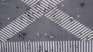 无人机视角的城市街道十字路口视频素材模板下载