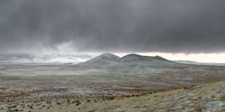 蒙古大草原冬天被雪覆盖