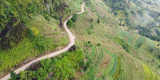 鸟瞰图的危险和蜿蜒的道路在越南的山区。
